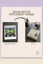 Siyah-Beyaz Formalı Baba-2 Çocuk: El Ele