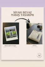 Siyah-Beyaz Formalı Baba-Çocuk: Omuzda